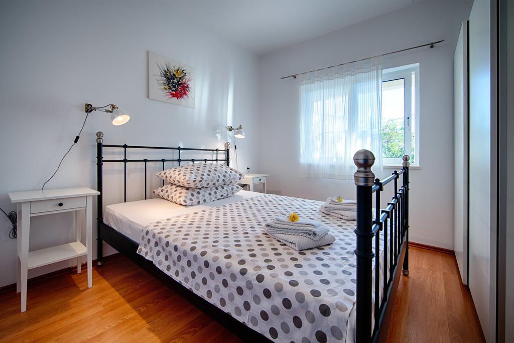 Apartments Zambarlin Komiza Bilik gambar