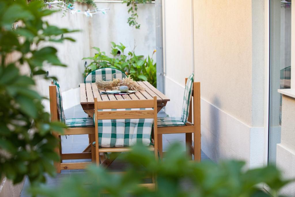 Apartments Zambarlin Komiza Luaran gambar