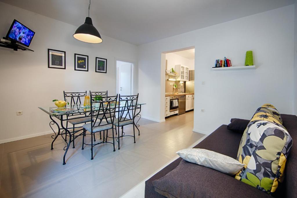 Apartments Zambarlin Komiza Bilik gambar