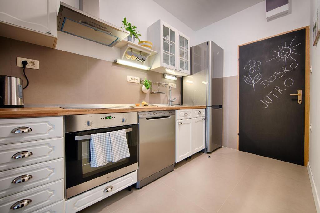 Apartments Zambarlin Komiza Bilik gambar