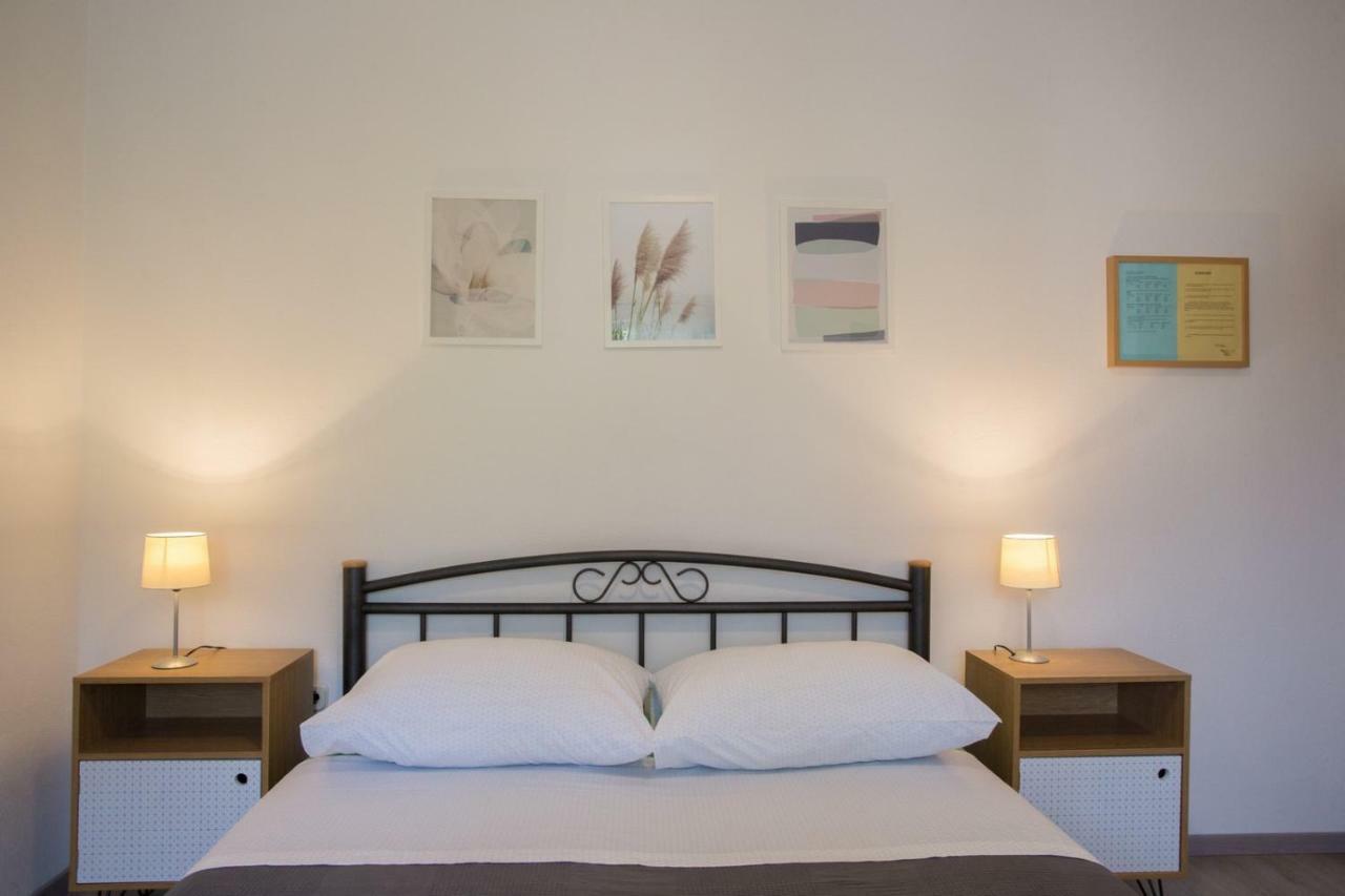 Apartments Zambarlin Komiza Luaran gambar