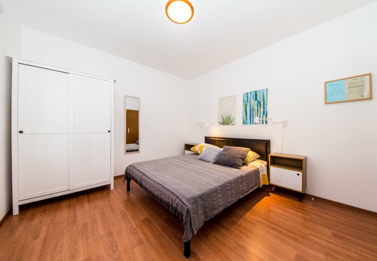 Apartments Zambarlin Komiza Luaran gambar