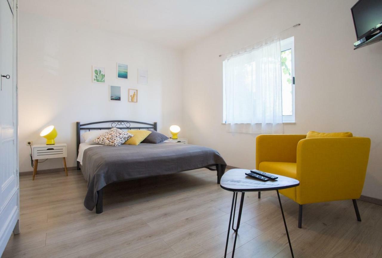 Apartments Zambarlin Komiza Luaran gambar